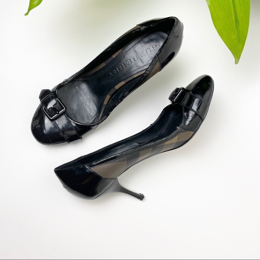 Burberry Black Smoke Check Coated Canvas Patent Leather Buckle Round 39.5 Pumps - Picture 2 of 16